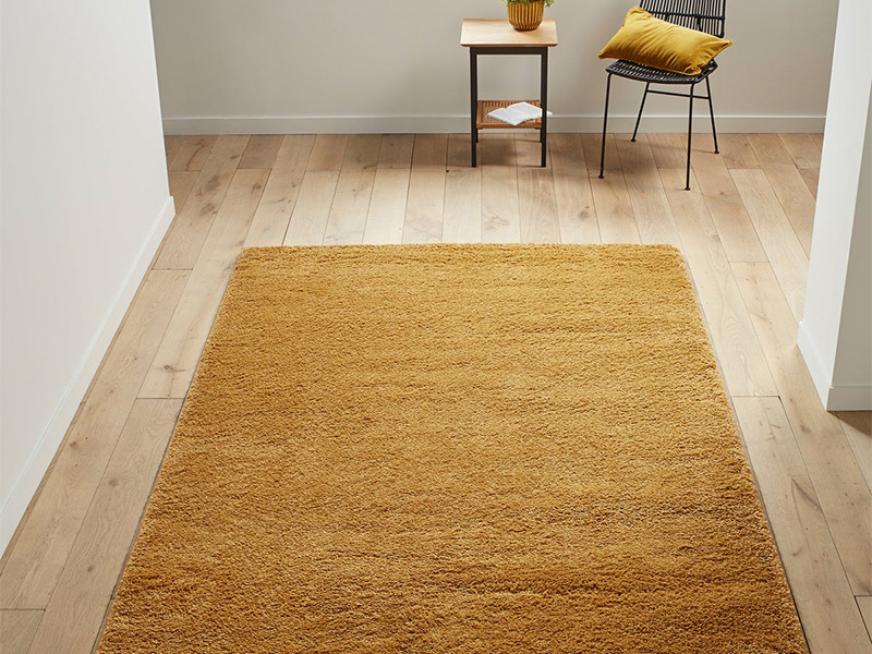 Бежевый ковер с оттенками коричневого